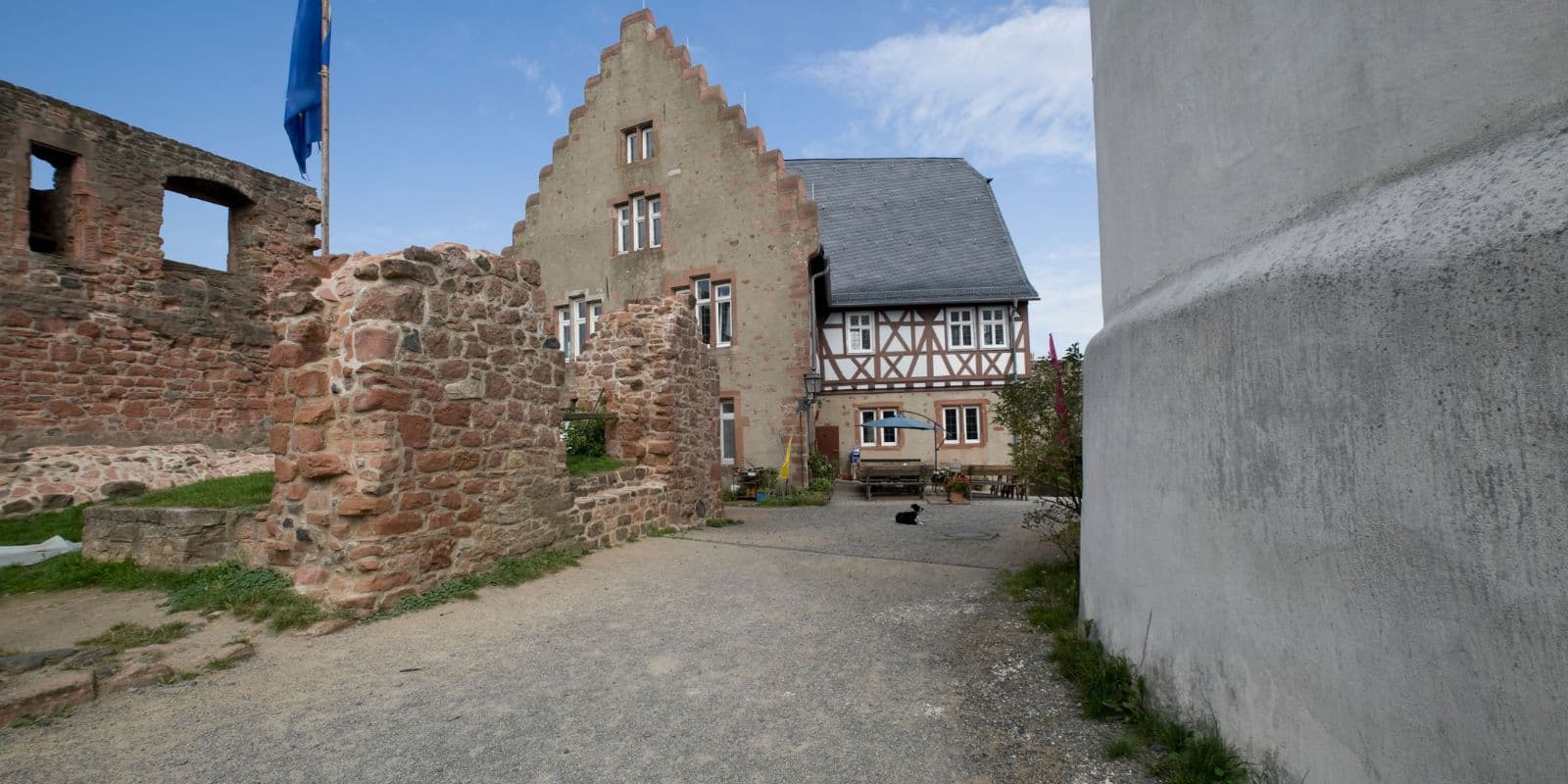Burganlage im Odenwald als Ausflugsziel für Geschichte und Panorama