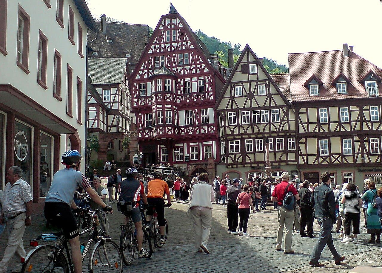 Der Marktplatz am Schnatterloch in Miltenberg, Mittelpunkt des Weihnachtsmarkts